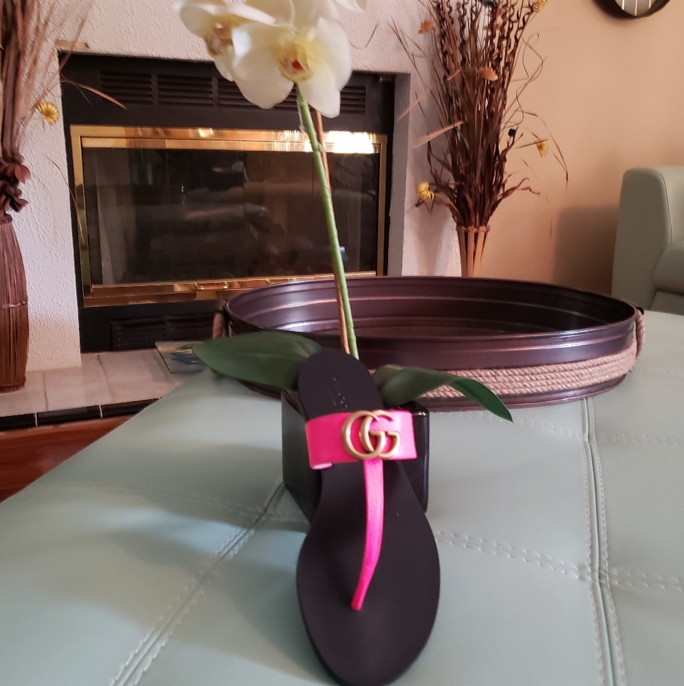 Gucci Marmont thong sandals.